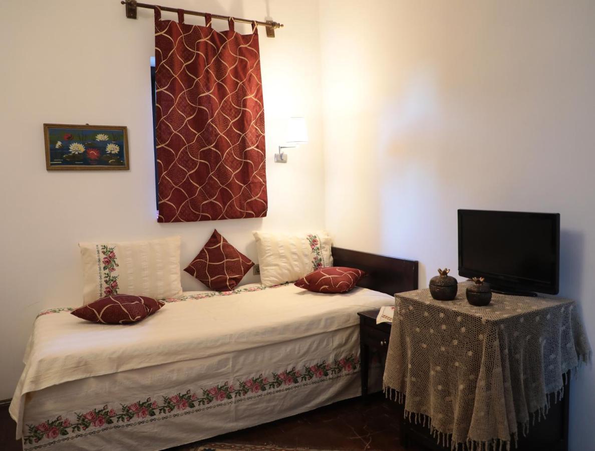 Hadrianus Pansion Hotel Анталия Екстериор снимка